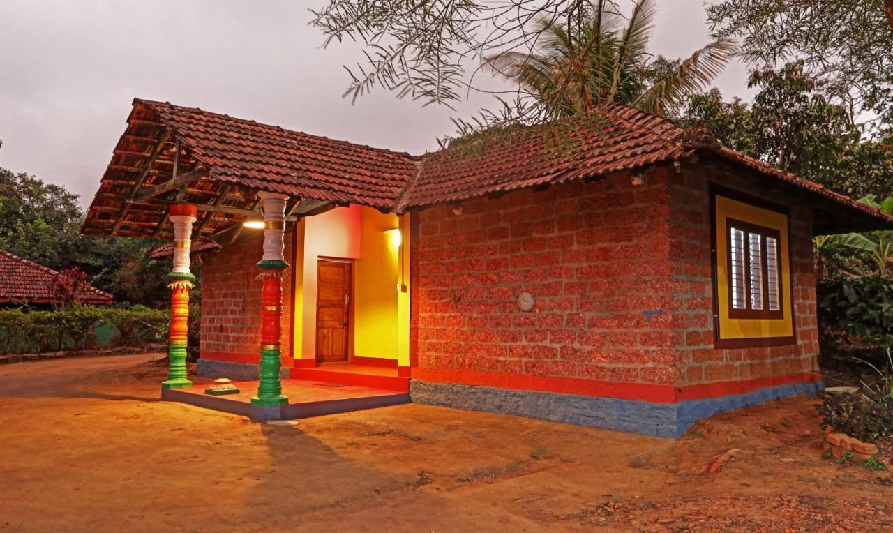 Hotel Allaranda Homestay Madikeri Exterior foto