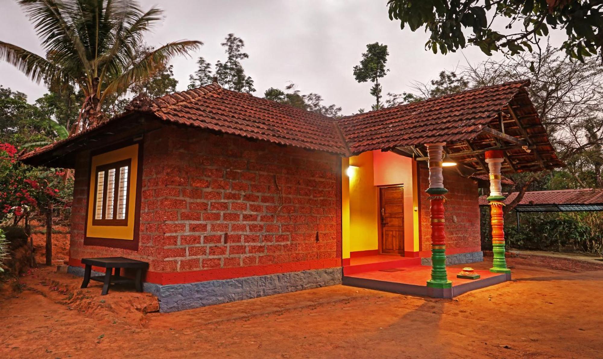 Hotel Allaranda Homestay Madikeri Exterior foto